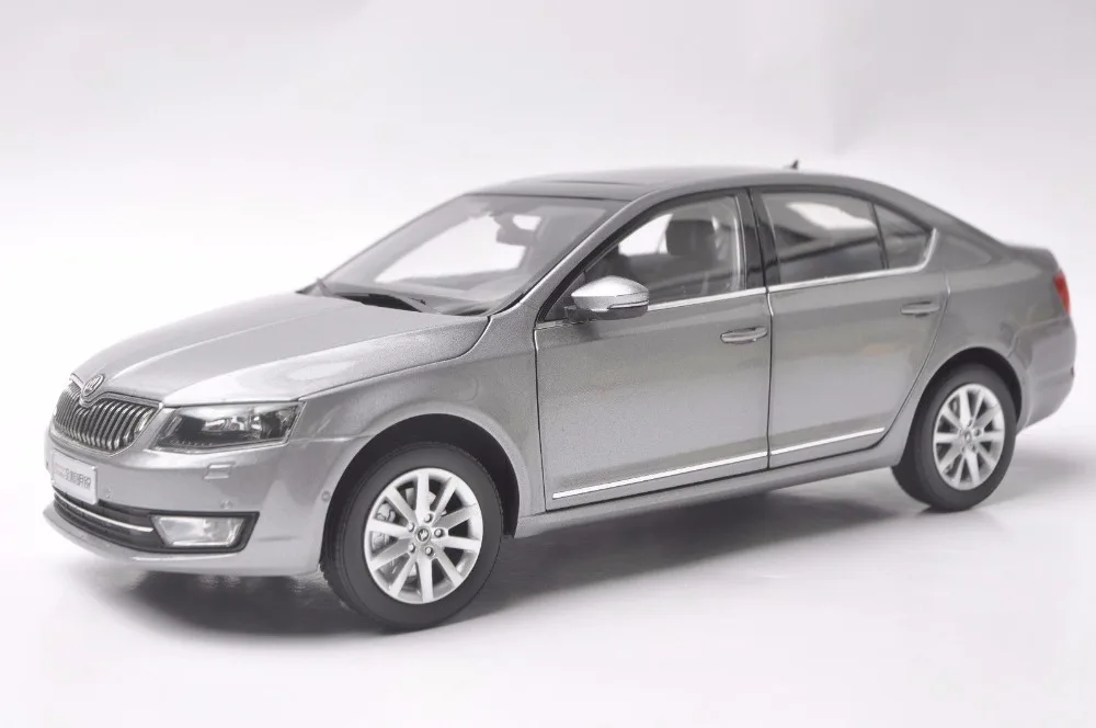 

1:18 Diecast Model for Skoda Octavia 2014 Gray Liftback Alloy Toy Car Miniature Collection Gifts