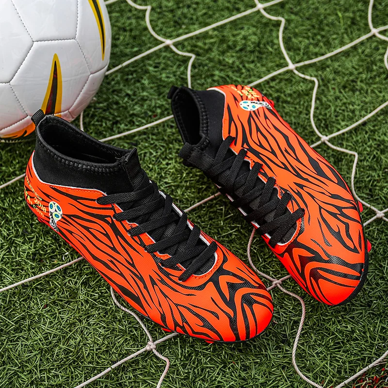 2019 Взрывные модели высокой футбольной обуви с шипами Модная и удобная футбольная