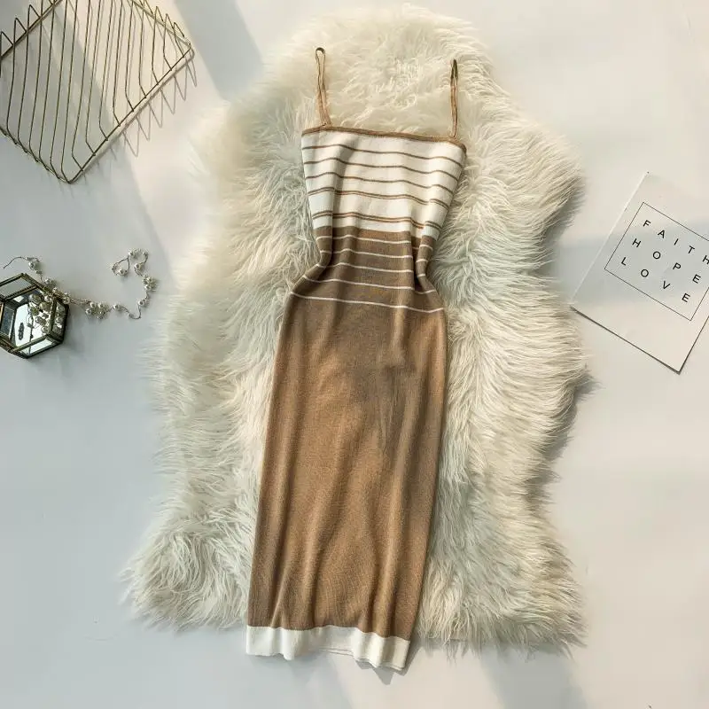 Женское трикотажное платье в полоску элегантное с тонким ремешком на талии