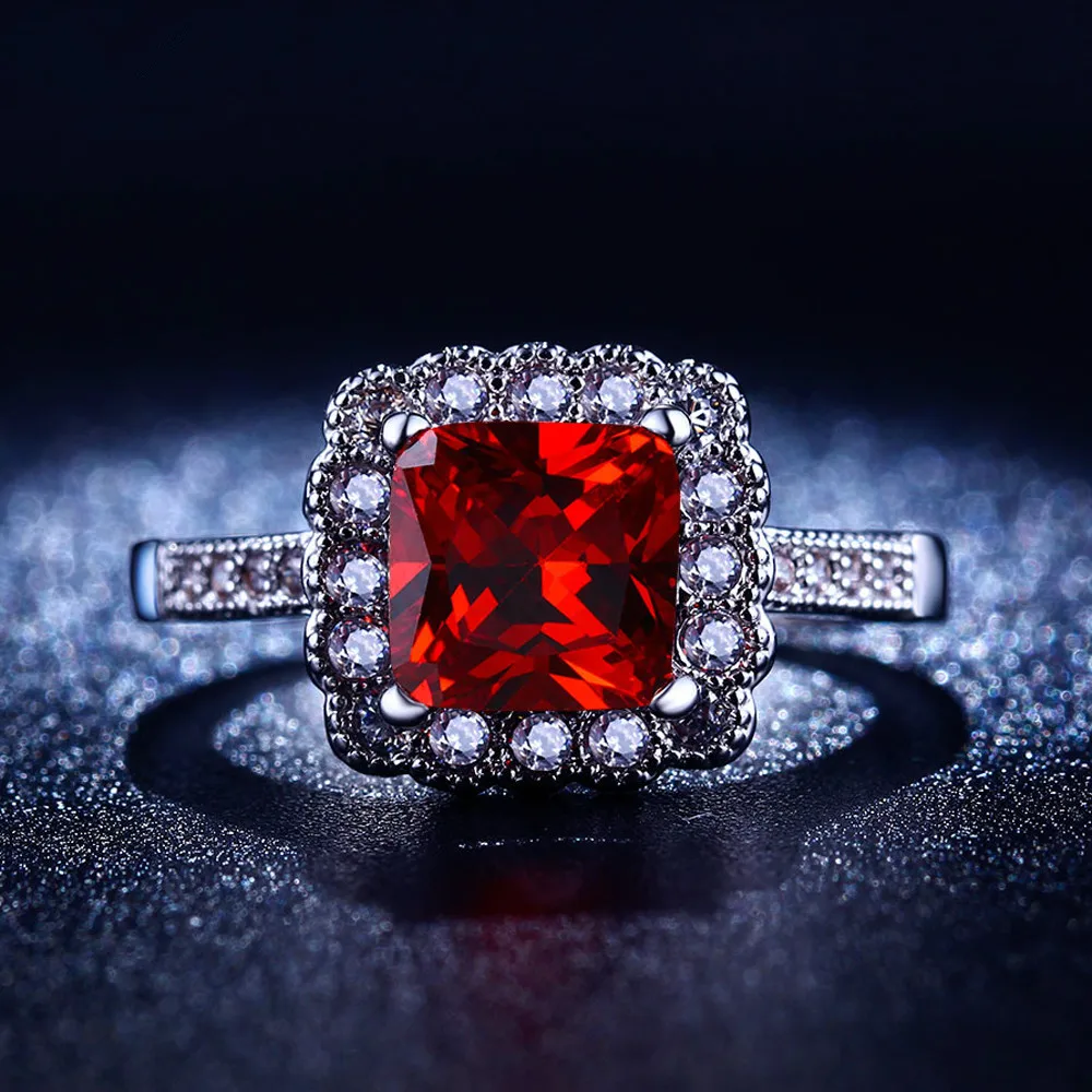 Кольца на средний палец с большим красным камнем блестящие Квадратные