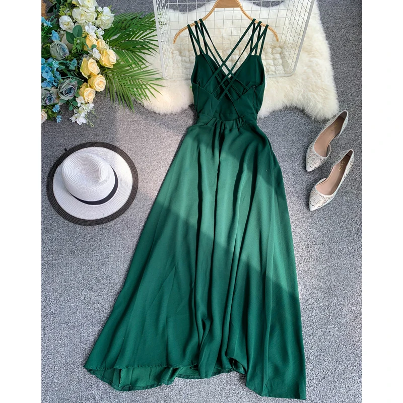 Женское летнее платье на бретельках с открытой спиной и перекрестными бретелями