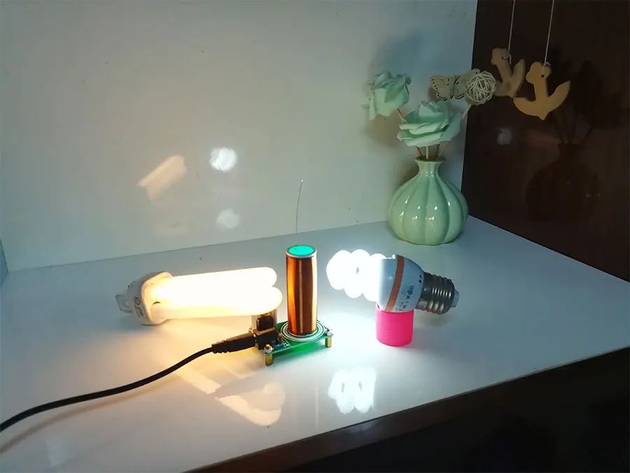 Мини Tesla Coil Kit магический реквизит пустая технология освещения электронное
