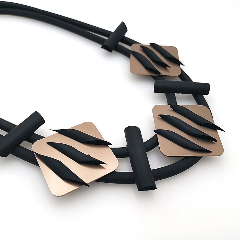 YD&ampYDBZ 2019 Designer Rose Gold Square Necklace Women Collar Necklaces Rave Scars Jewelry Punk Style Choker Rubber Rope Pendant |