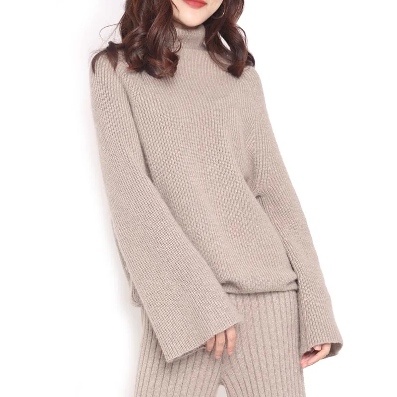 Кашемировый трикотаж Женская водолазка с длинным расширяющимся книзу рукавом