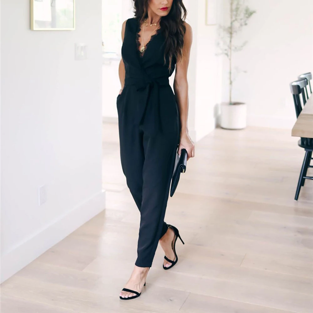 Женский комбинезон с поясом черный офисный большого размера треугольным вырезом