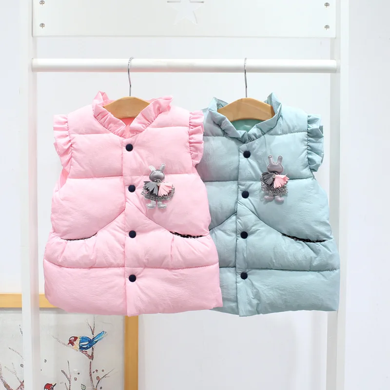 Фото Одежда для маленьких девочек зима 2018 жилет пальто с оборкой без рукавов Плотная