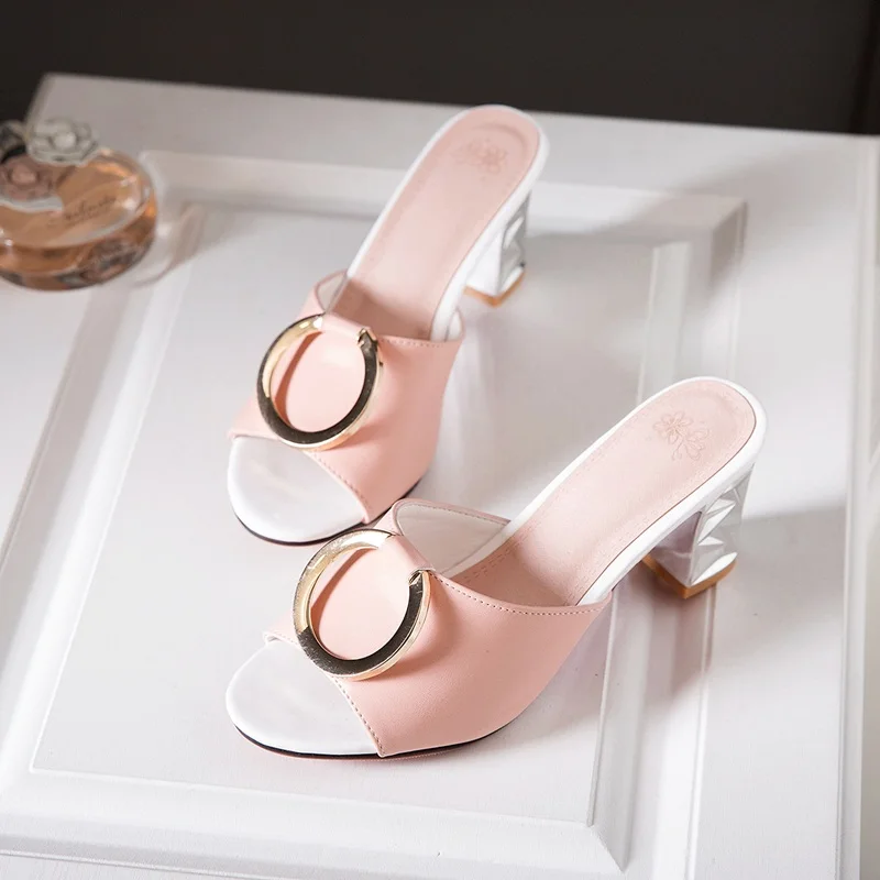 pink EGONERY/ г. Новые летние модные однотонные повседневные женские сабо из искусственной кожи с открытым носком и металлическим украшением на высоком квадратном каблуке, большие размеры - Цвет: pink