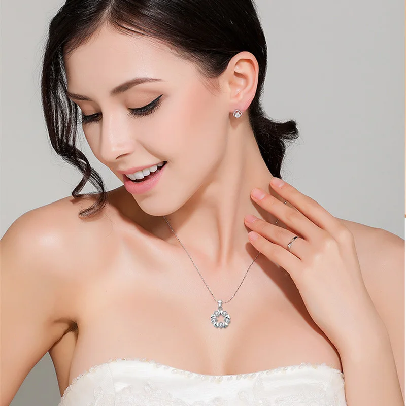 Женское колье с подвеской в виде сердца серебристого цвета|Цепочки| |