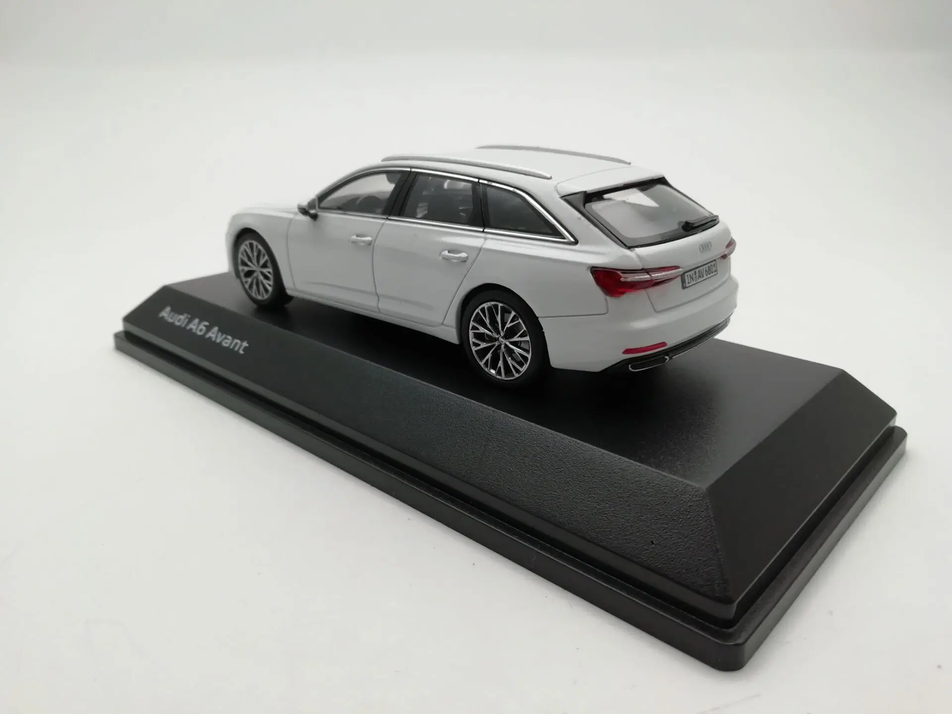 Оригинальная фабрика 1:43 Au di A6 Avant игрушечный автомобиль из белого сплава игрушки