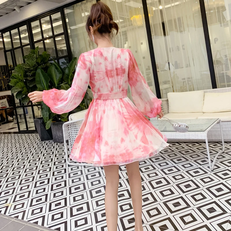 Возможно у розовый галстук окрашивание печати v образным вырезом имперская