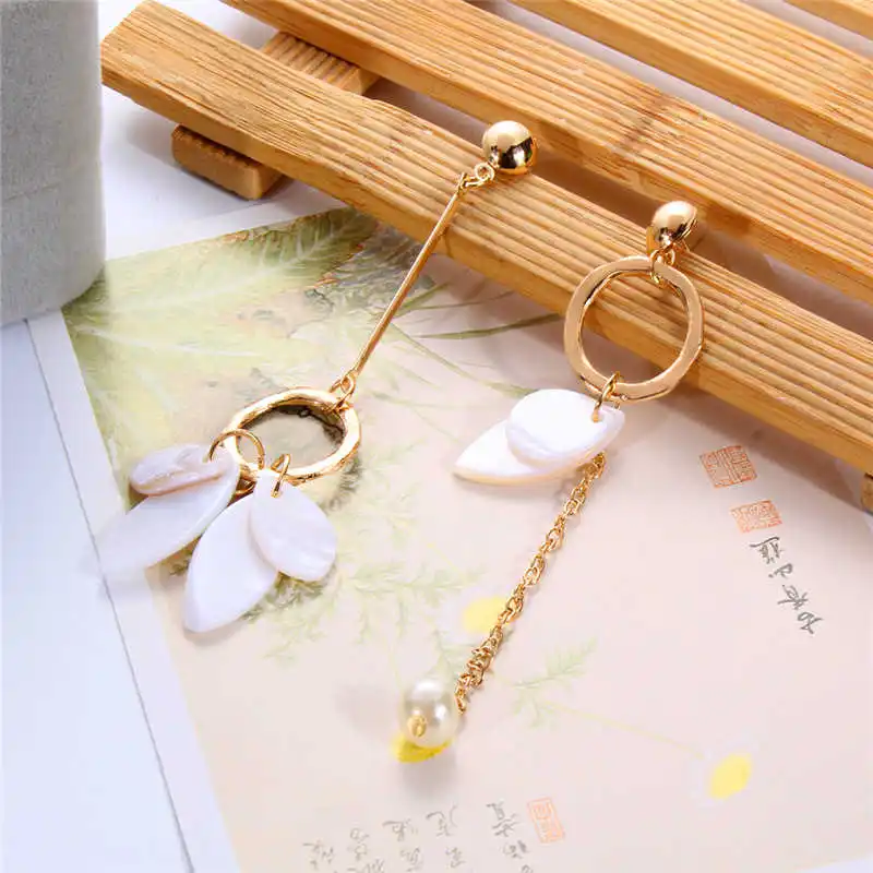 Серьги капли золотистого цвета с ракушкой Необычные висячие серьги EM3036 День