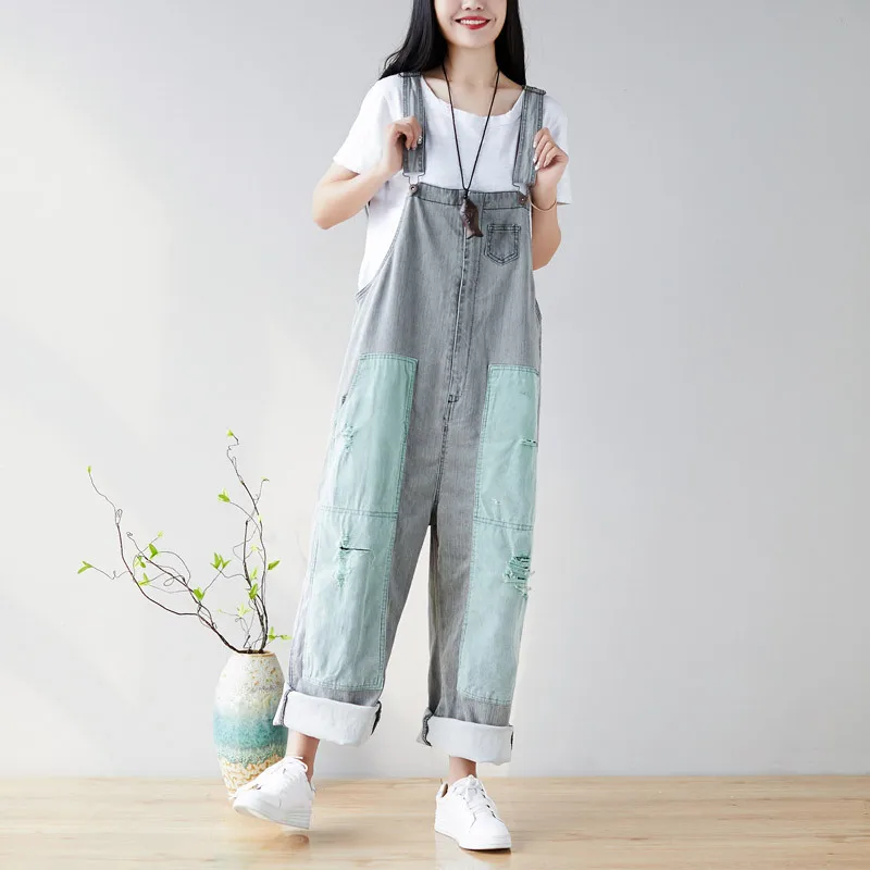 Комбинезон джинсовый женский рваный с широкими штанинами в стиле хип-хоп |