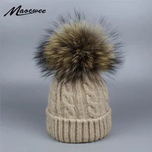 Новинка 100%, зимняя шапка с помпоном из натурального меха енота, вязаная детская Шапка-бини с помпоном из искусственной шерсти в полоску, унисекс
