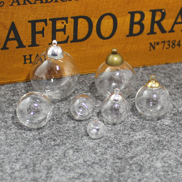 Пустые пустые стеклянные шарики с круглыми металлическими колпачками флаконы