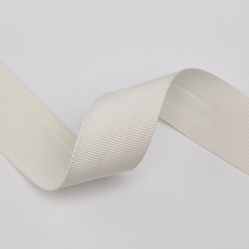Простая полиэфирная лента размером 20 мм тонкая бежевого и белого цветов
