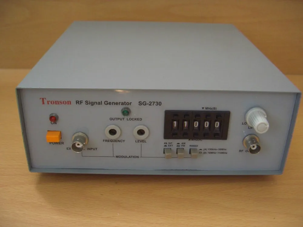 

TRONSON SG-2730V RF 110MHZ AM/FM PLL SYNTHESIZED SIGNAL GENERATOR