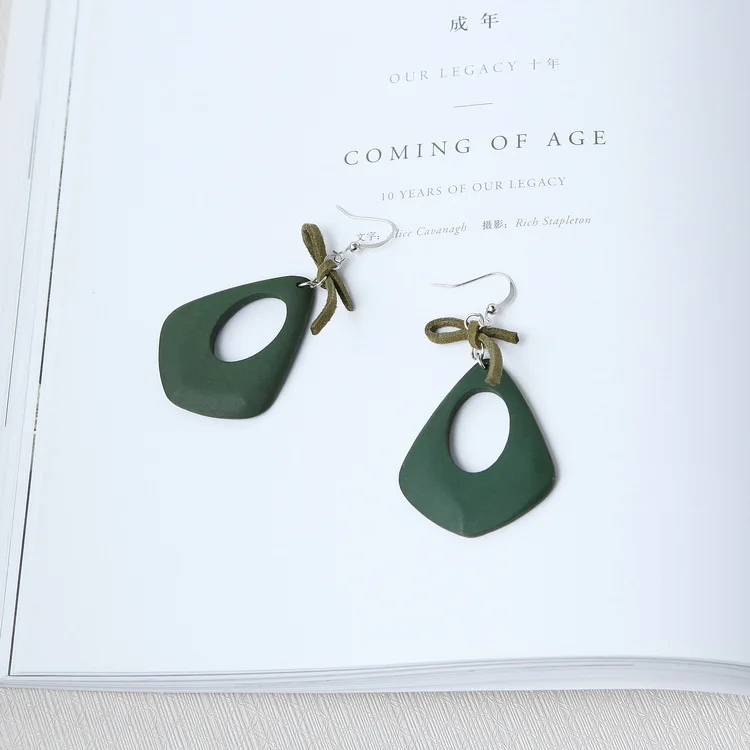 Женские серьги-подвески с бантом из кожи и дерева | Украшения аксессуары