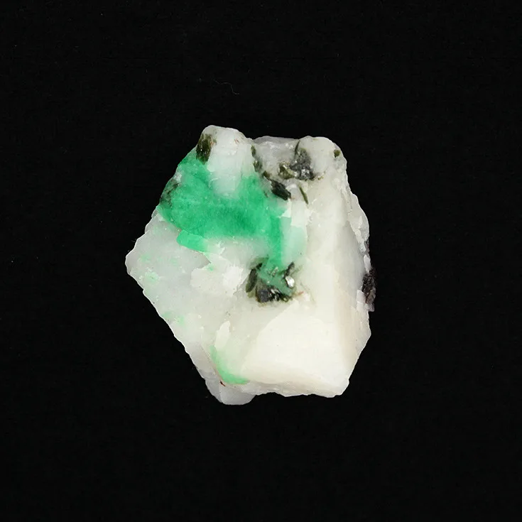 

Ultra-fine mineral crystals emerald green natural rough stones mark collectibles ore samples without optimization 44