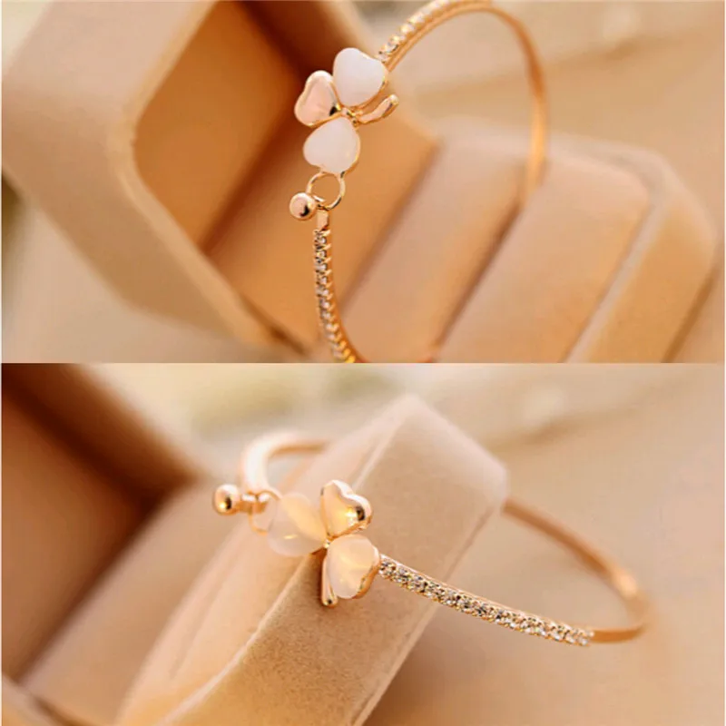 Женский браслет с шармами золотого цвета инкрустацией из фианита и опала|bangles