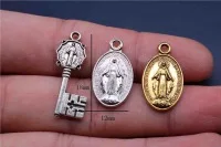 Медаль для девочек-католиков Mary Blue Virgin Mary Mini. Очарование Девы Марии голубой медали