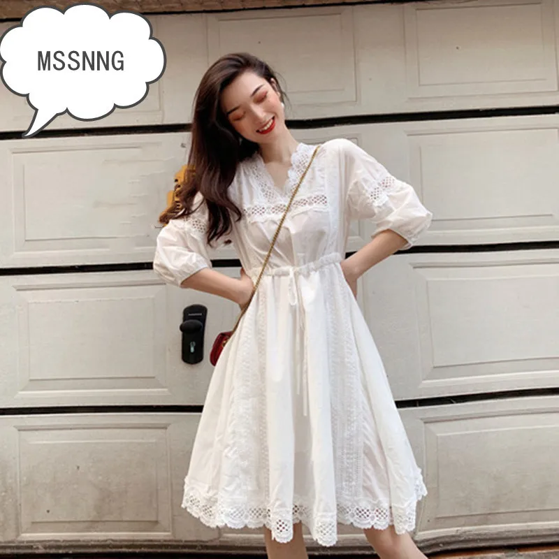 Женское платье с V образным вырезом MSSNNG маленькое Приталенное кружевное вышивкой