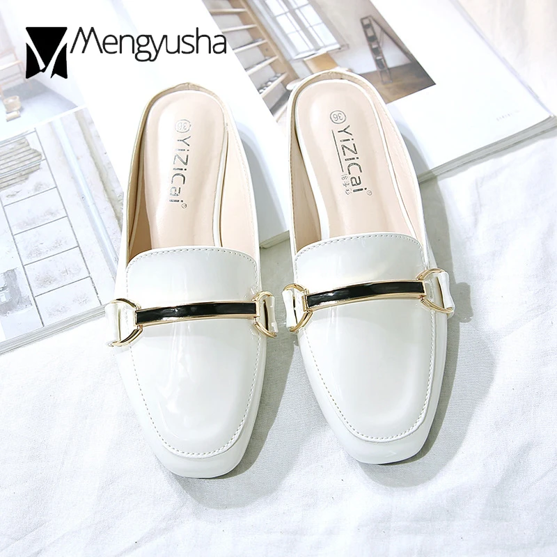 Шлепанцы женские с закрытым носком искусственная кожа металлический декор без