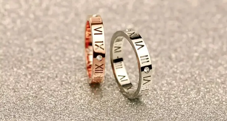 Кольцо женское из нержавеющей стали розовое золото с полыми римскими цифрами |