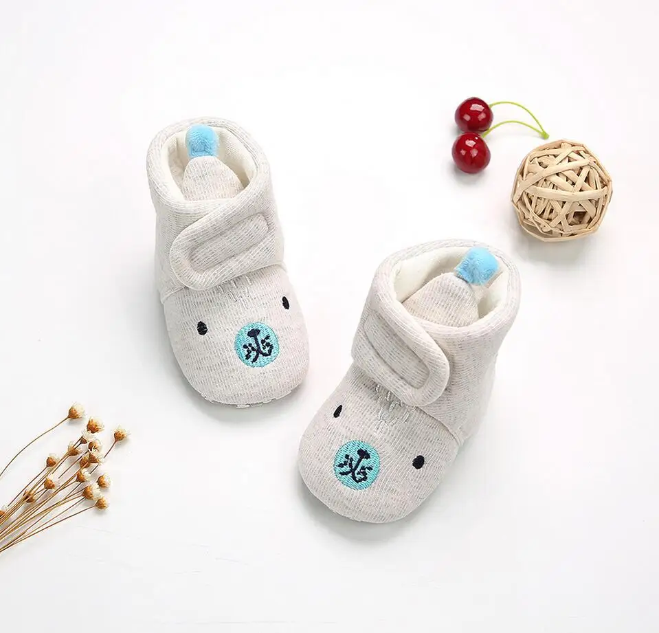 Детская обувь для новорожденных нескользящая с мягкой подошвой вышитыми