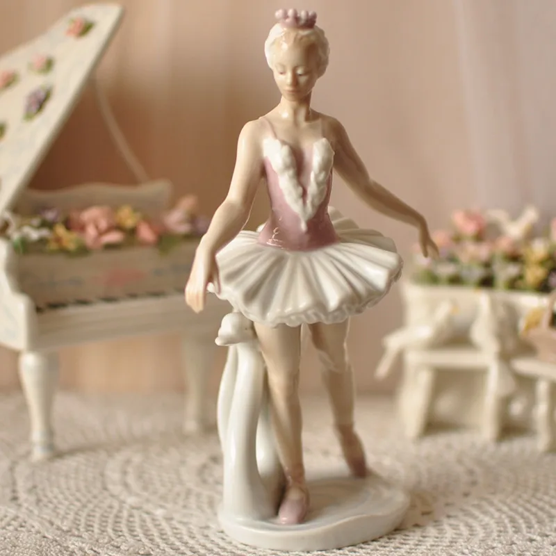

British High-end Ceramic Ornaments Beautiful And Delicate Ballet Dancers Creative Special Valentine's Day Gifts