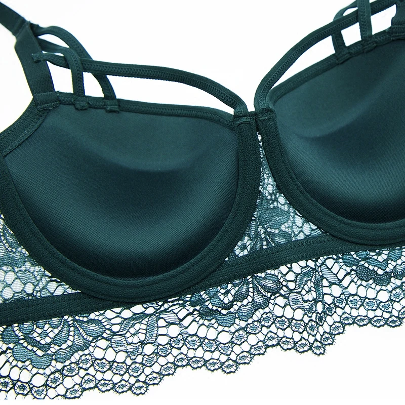 Комплект женского кружевного нижнего белья с чашками пуш ап и цветочной