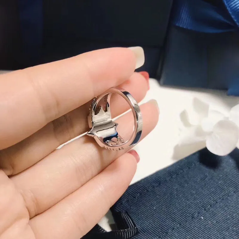 Женское кольцо из серебра 2018 пробы с фианитом|Кольца| |