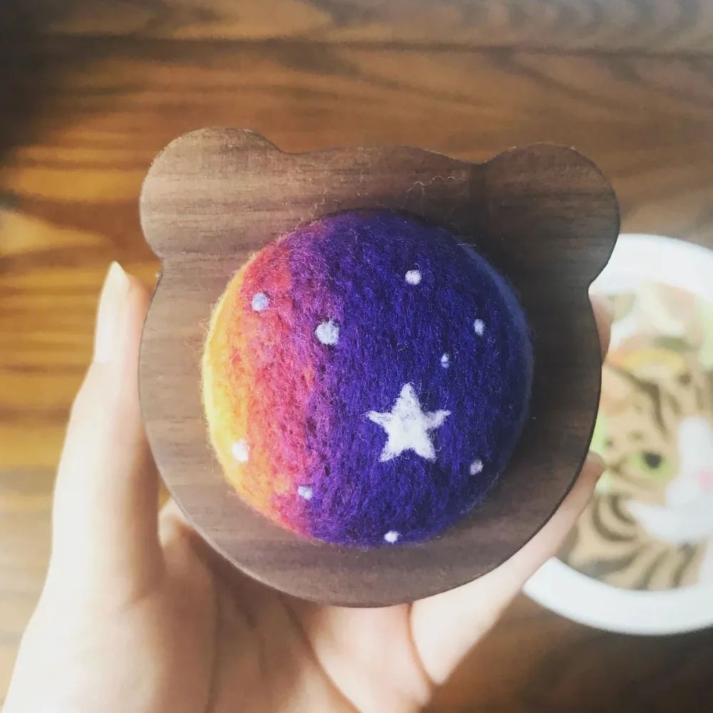 

Felting needle kit Starry sky Pin cushion Animal Shaped Wood Bottom Needle Holder DIY Craft Sewing Stitch Needlework