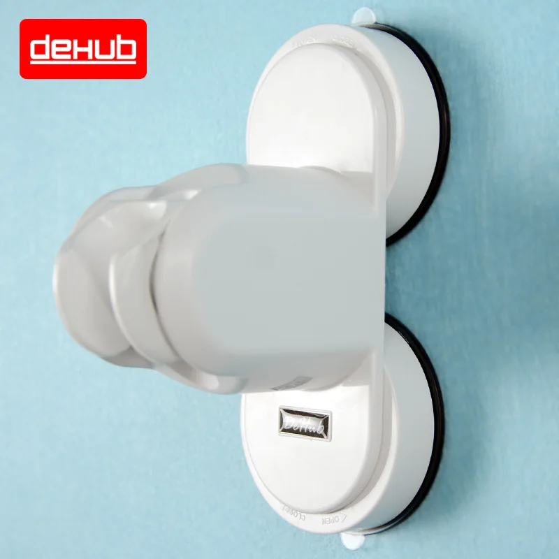 Держатель для пылесоса в ванной комнате Dehub с креплением на присоске на стену, регулируемая душевая головка, белые аксессуары.