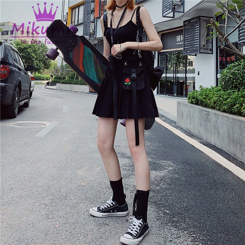 Панк Harajuku стиль Роза вышивка карманные, на цепочке Высокая талия плиссированная юбка Готический уличная Женская мода короткие юбки