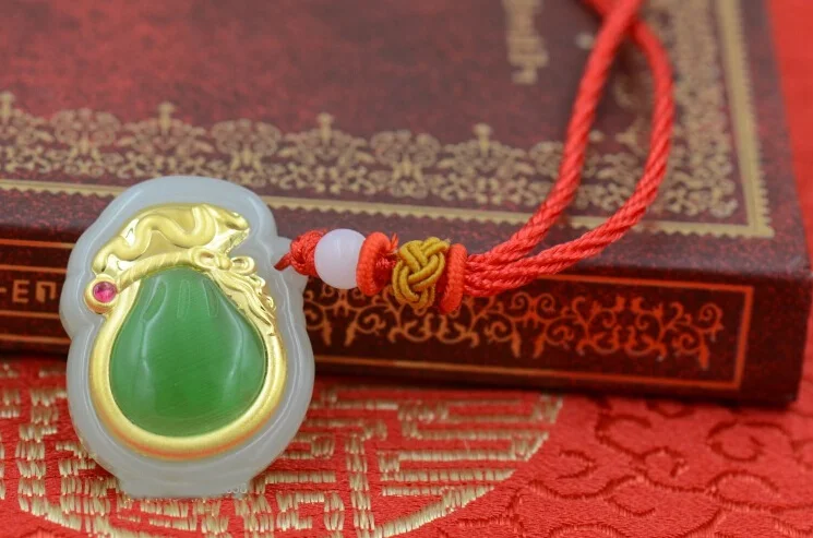 

999 24K Yellow Gold & A Grade Natural (Jadeite) Bag Pendant