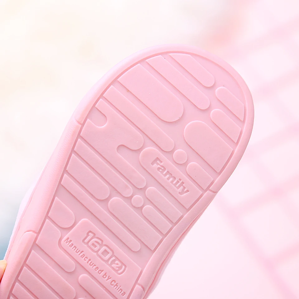 Детские хлопковые зимние тапочки теплая Домашняя обувь с рисунком клубники для