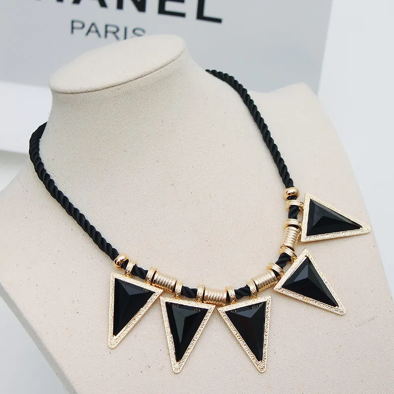 

RONGQING 12pcs/lot 2018 Vintage Punk Jewelry Triangle Black Necklace for Women Geometric Pendant Short Necklace Collier