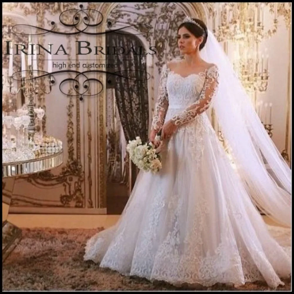 Свадебное платье с длинными рукавами и кружевной аппликацией в бразильском