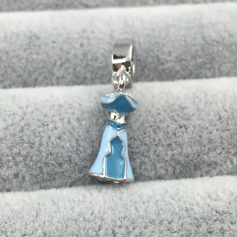 Платье Эльзы болтается с синим и зеленым чарующая подвеска покрытая эмалью