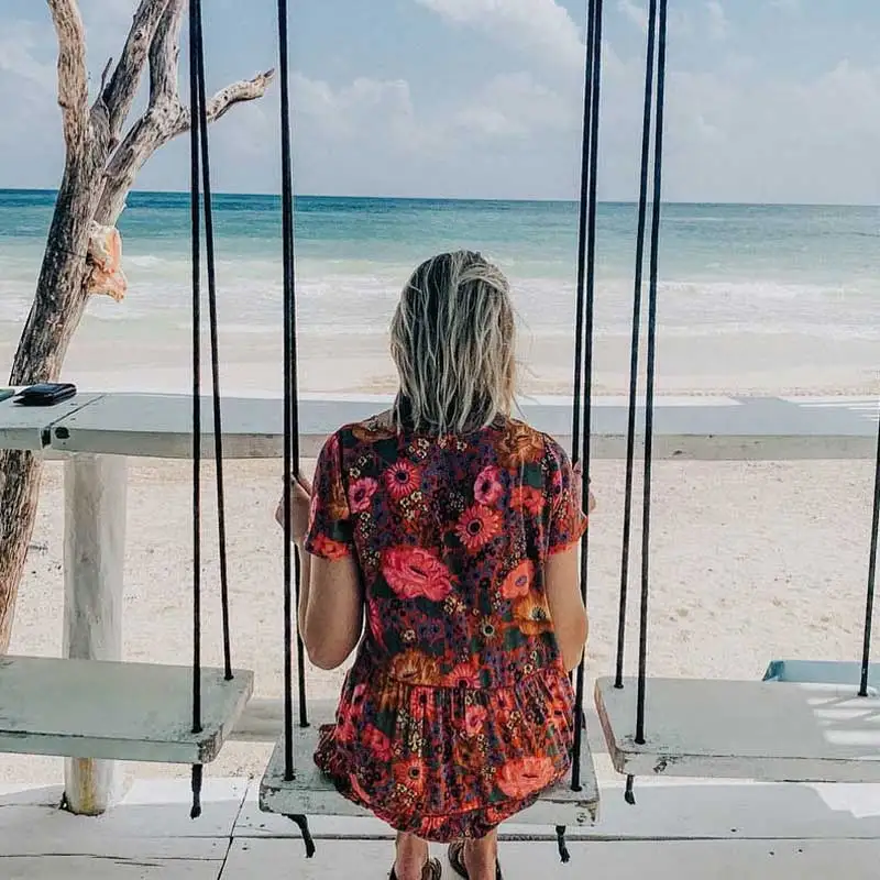 Boho платье Дейзи красный цветочный принт летнее с v образным вырезом на пуговицах