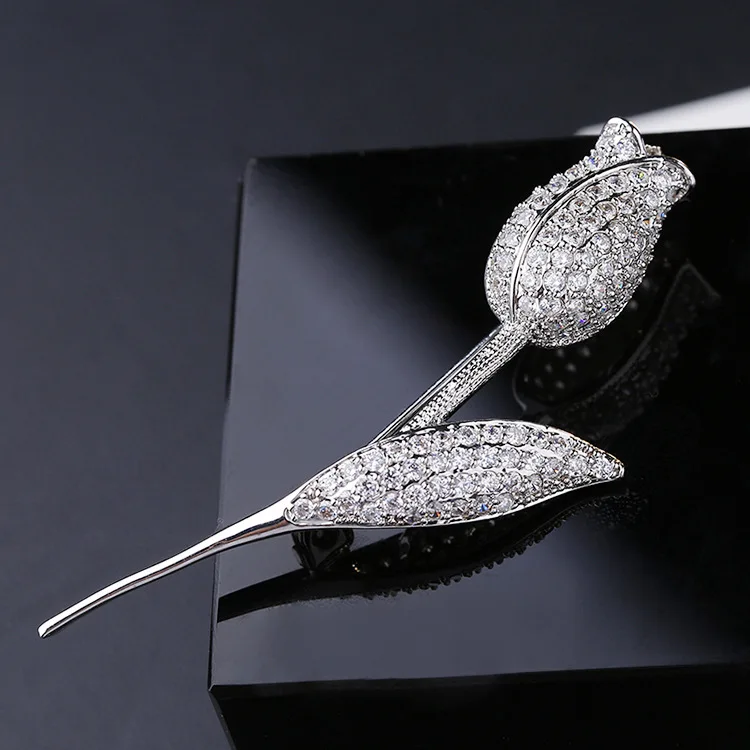

LADYCHIC Romantic Crystal Rose Flower Brooches for Women Fashion Silver Color Brooch Pin Bride Wedding Jewelry Gifts LH1004