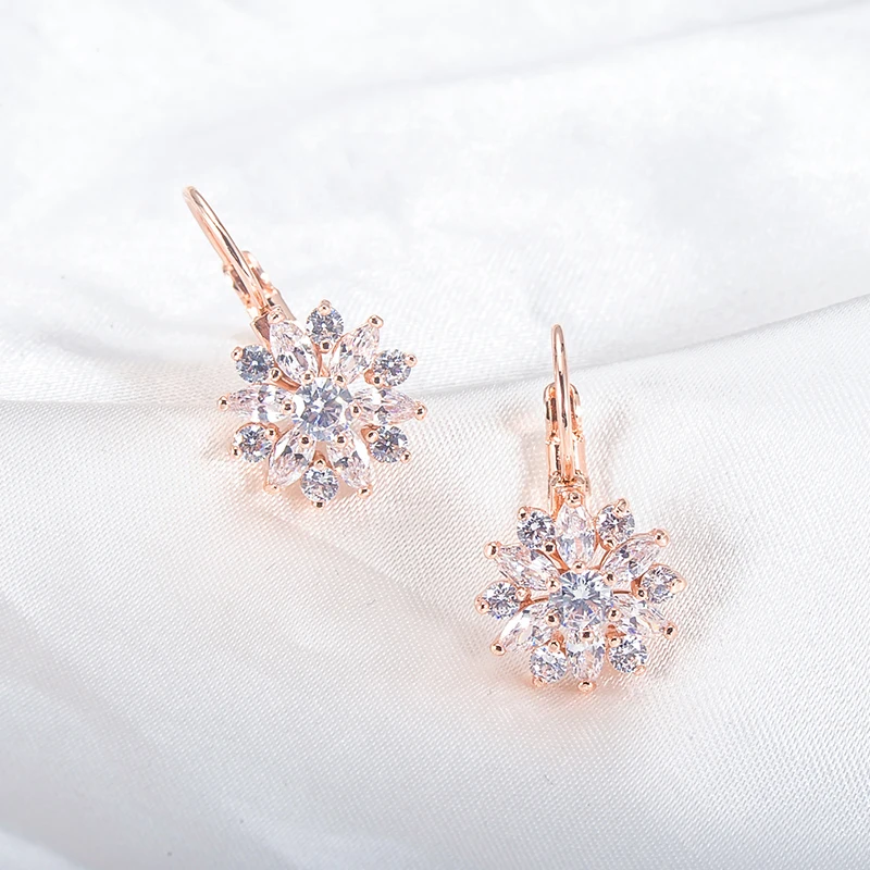 LZESHINE изысканный цветок Дизайн Серьги-гвоздики Одежда высшего качества AAA камень