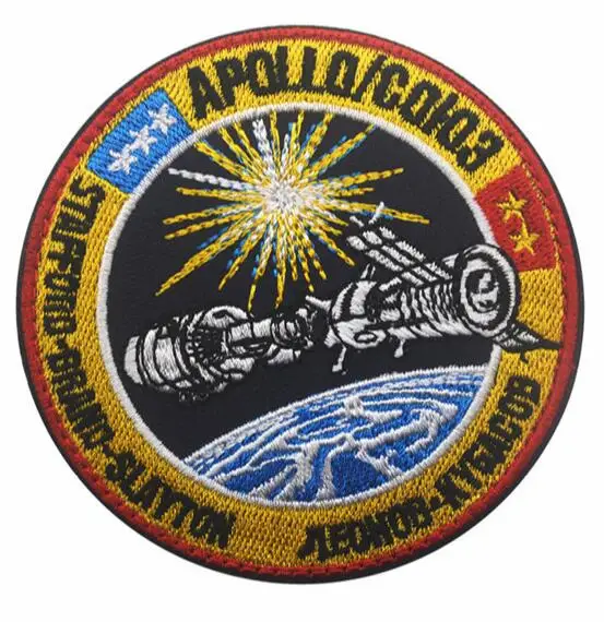 B 1 Piece APOLLO Mission Embroidery Decal Patch Astronaut DIY Spaceship Emblem Collage American Combat Outdoor Supplies Icon Badge - Цвет: B