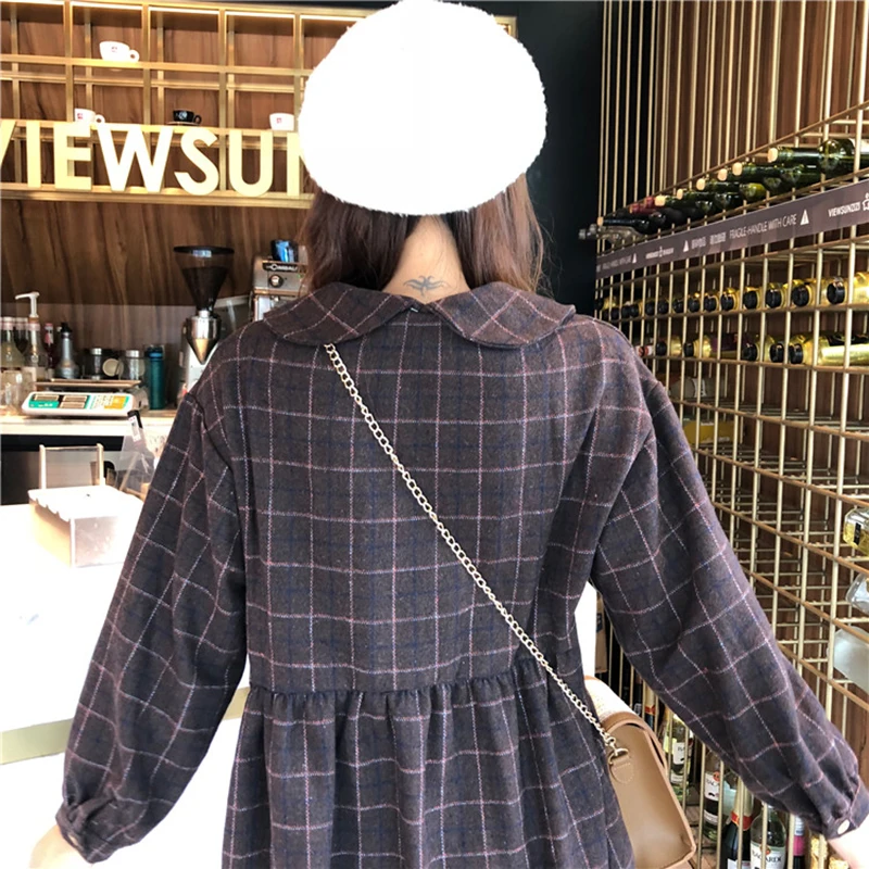 Женское клетчатое платье средней длины теплое осеннее А силуэта винтажное милое