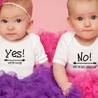 Комплект из 2 предметов в комплекте Детские боди для новорожденных близнецов Одежда для малышей мальчиков и сестра да! Мы-близнецы, нет! Мы не идентичны