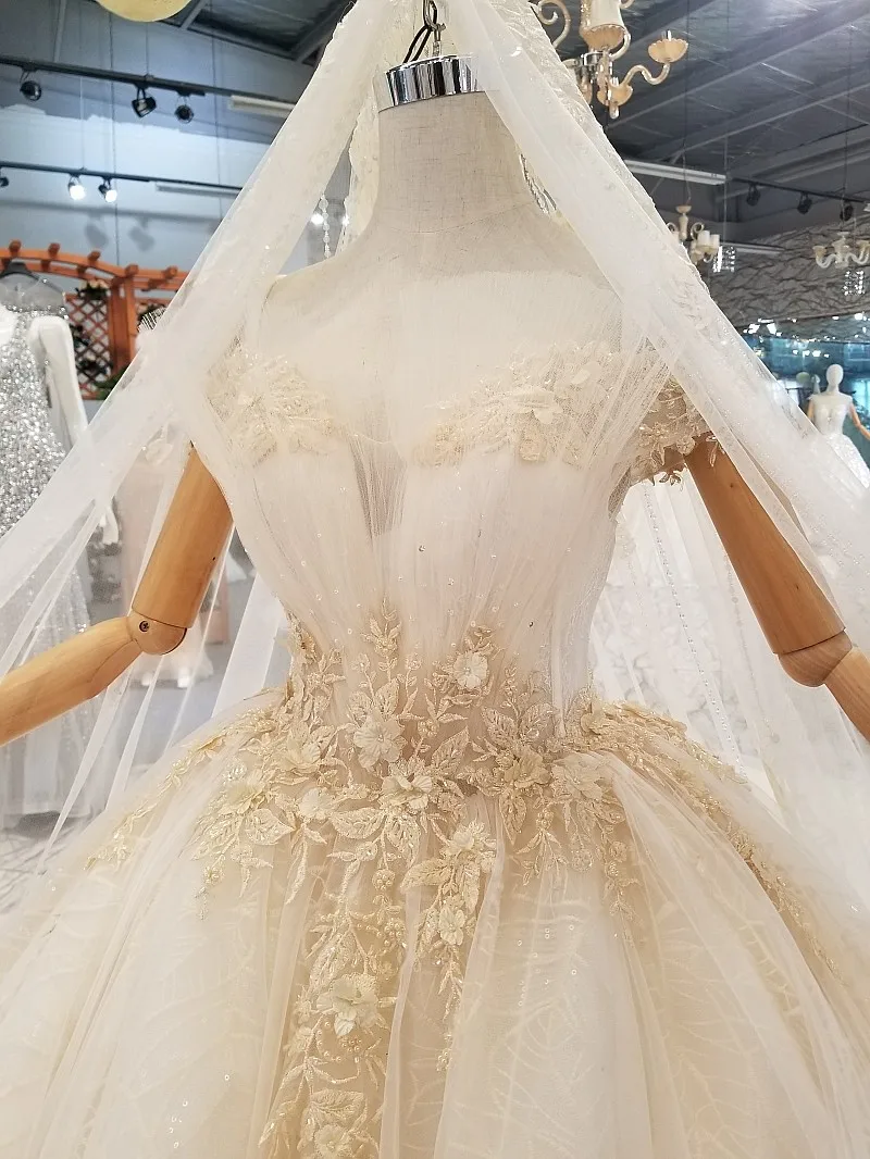 2018 Роскошные свадебные платья цвета шампанского с кружевом и бусинами без