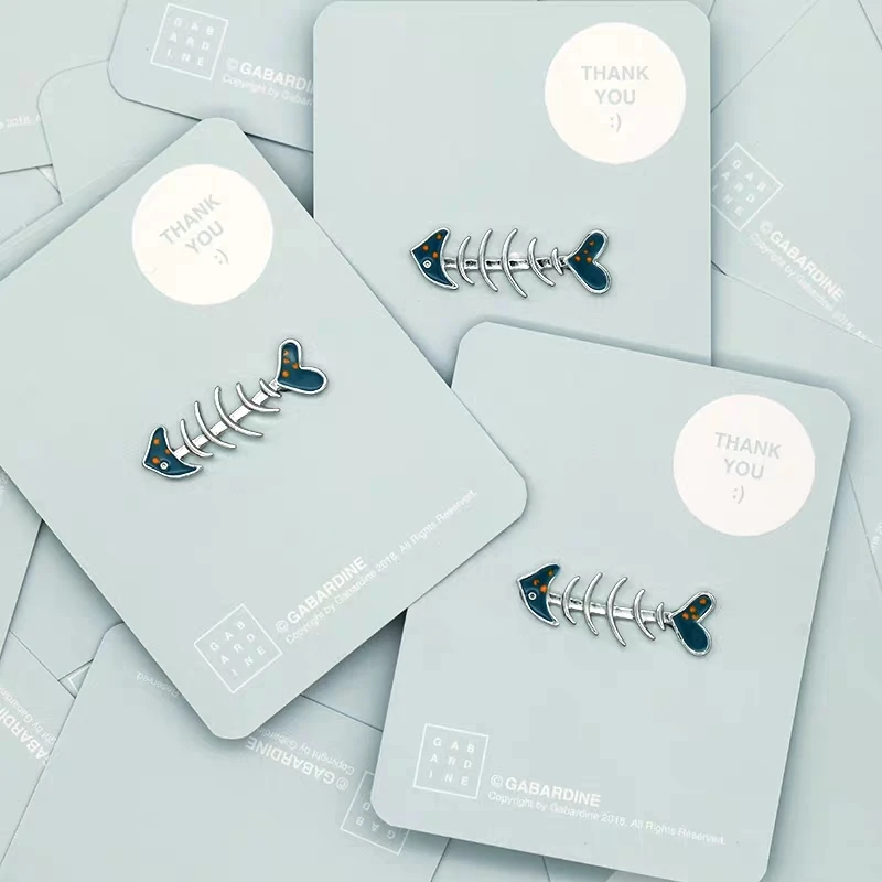 Новый Fishbone знак с нежным Брошь Личность булавки и высококачественные аксессуары