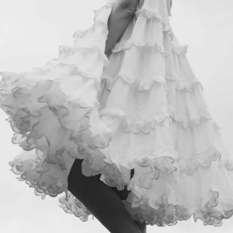 TWOTWINSTYLE Элегантное Белое Женское платье с открытыми плечами без рукавов оборками