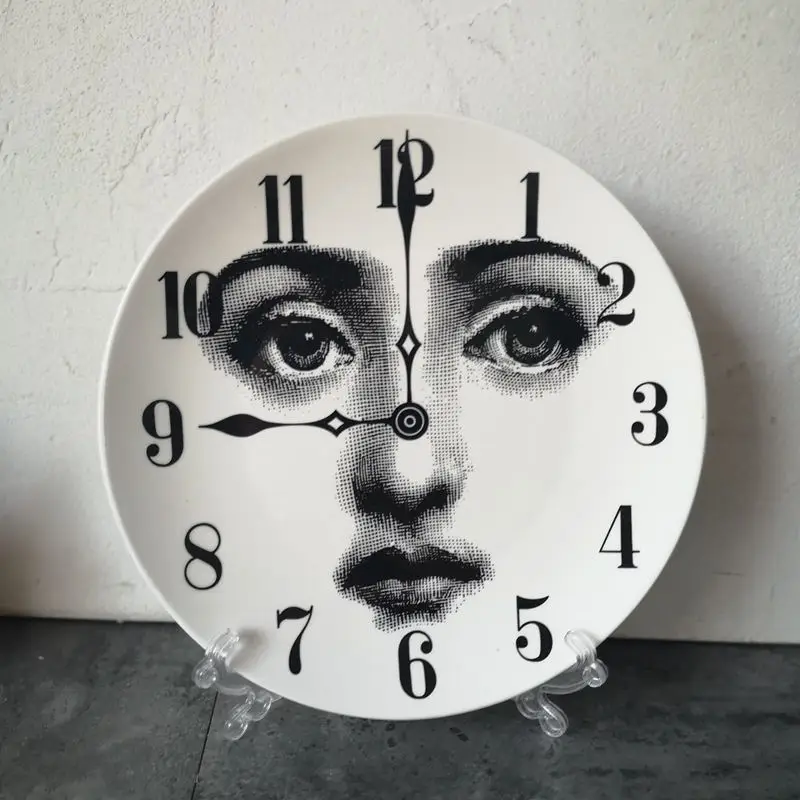 Декоративные тарелки Fornasetti с держателем, декоративные керамические Hogar Manualidades Fornasetti, фарфоровые настенные тарелки - Цвет: H