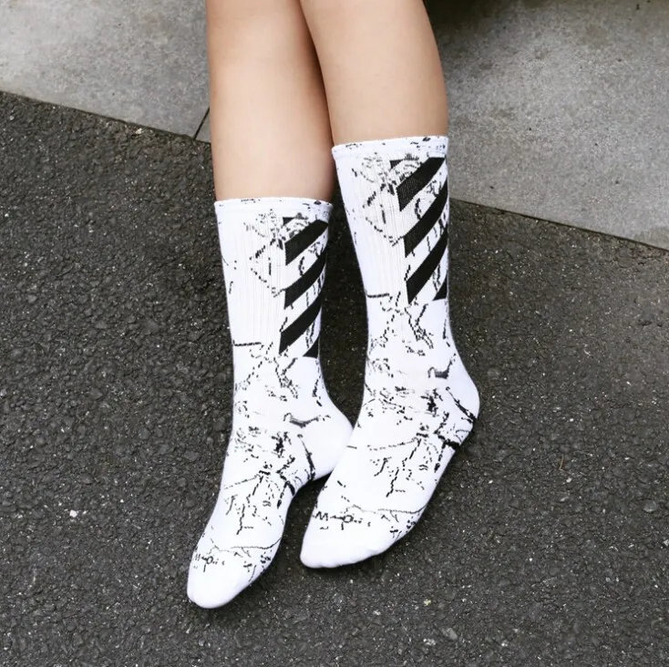 Dropshipping men socks Harajuku Tide brand black white Stripe funny cool skateboard Couple sox women Streetwear male | Мужская одежда